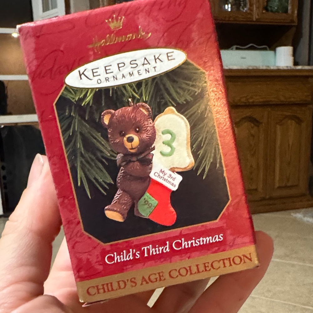 Hallmark Keepsake Ornament - Brown Bear with Stocking (3rd Christmas, Year ‘99)